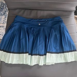 Lululemon pleated skirt